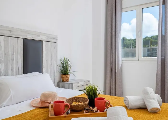 Happy - Plusholidays *