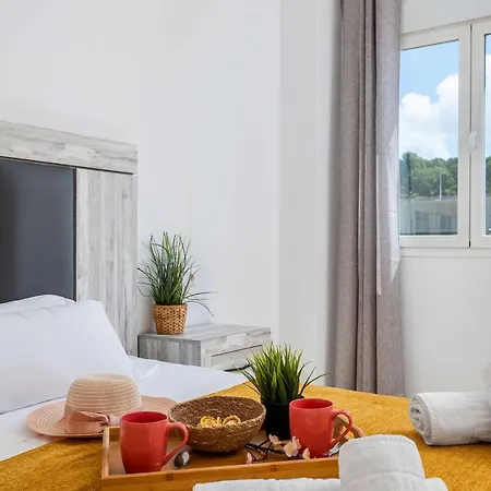 Happy - Plusholidays *